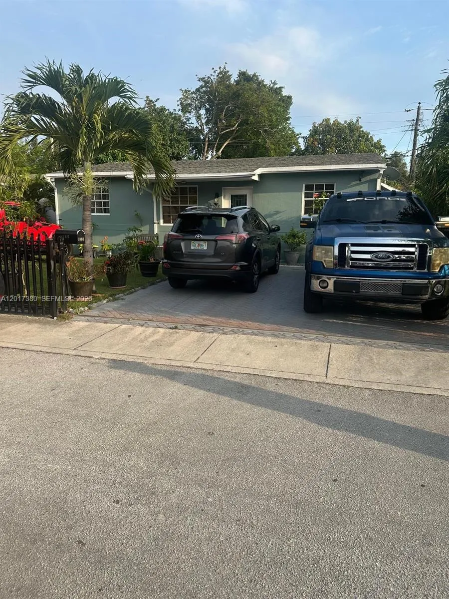 1560 NE 154th St, North Miami Beach FL 33162