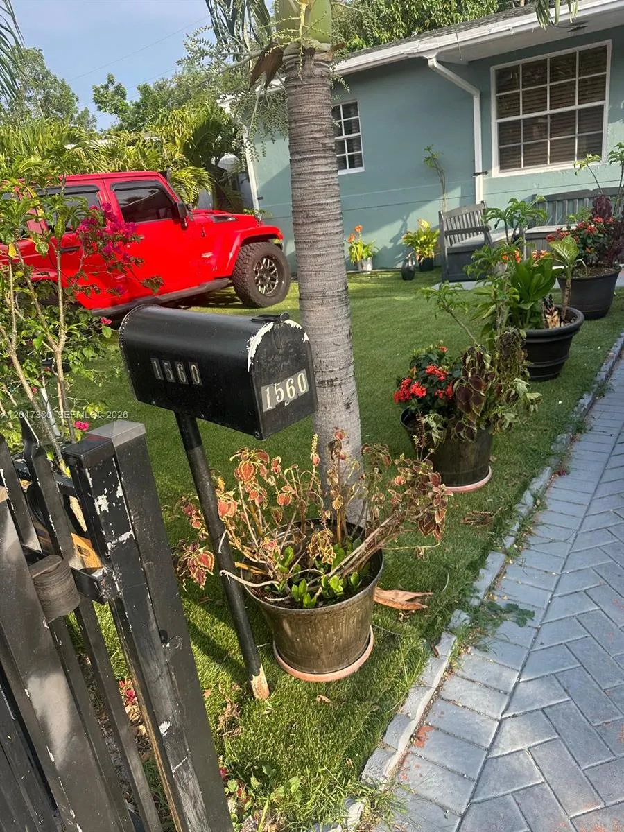 1560 NE 154th St, North Miami Beach FL 33162
