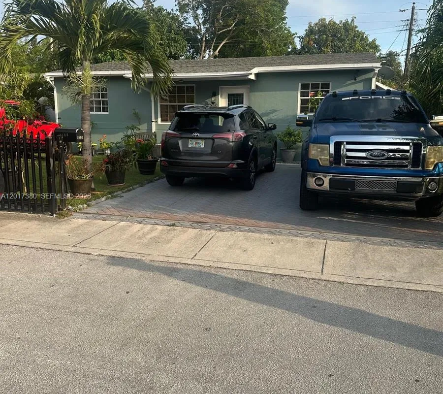 1560 NE 154th St, North Miami Beach FL 33162