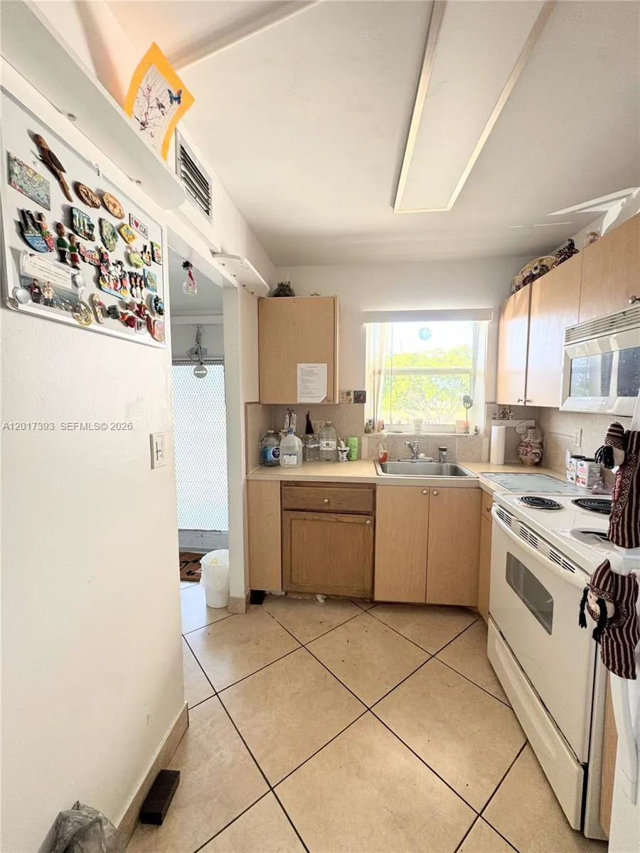 8130 Sunrise Lakes Blvd # 202, Sunrise FL 33322
