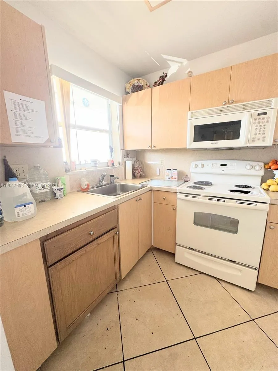 8130 Sunrise Lakes Blvd # 202, Sunrise FL 33322