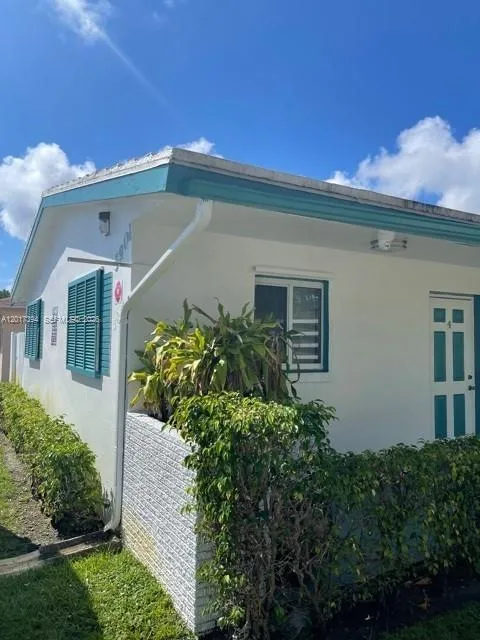 5911 NE 18th Ave, Fort Lauderdale FL 33334