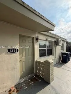 1362 NE 145th St # 1362, Miami FL 33161