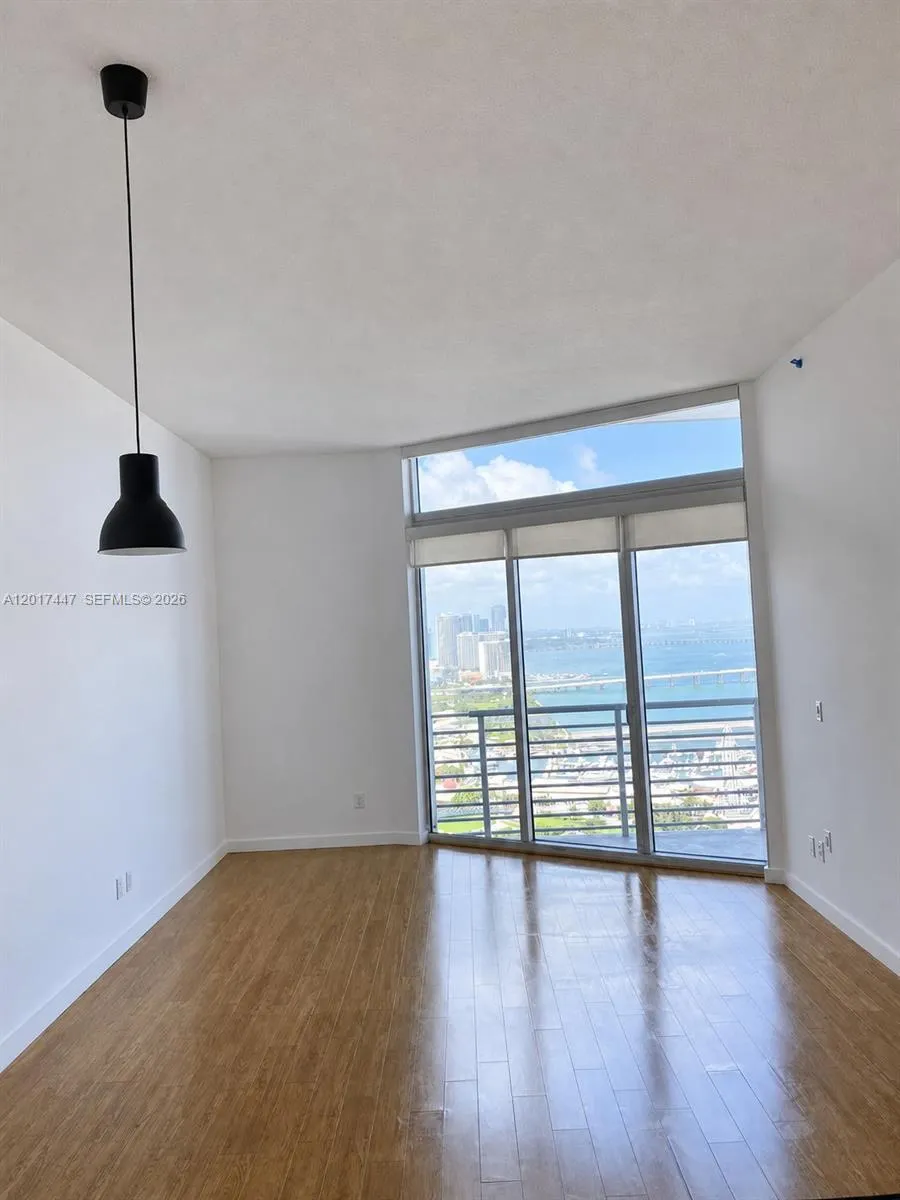 325 S Biscayne Blvd, Miami FL 33131
