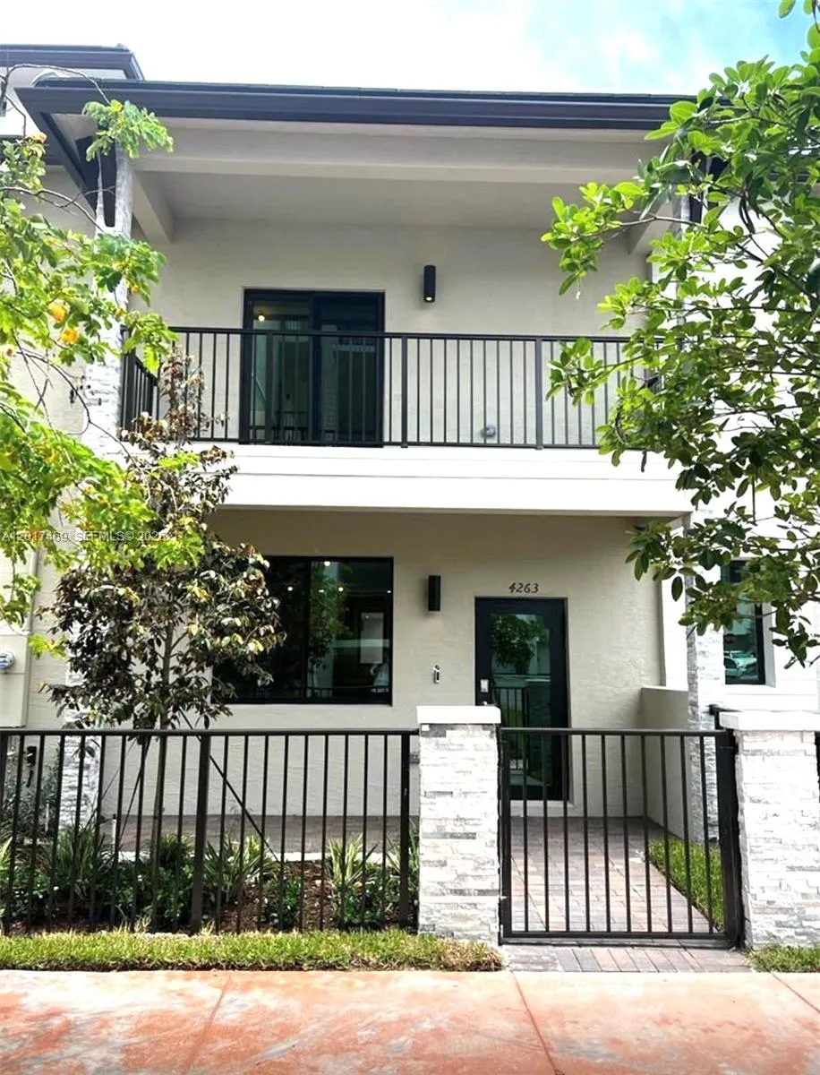 4263 NW 83rd Path # 0, Doral FL 33166