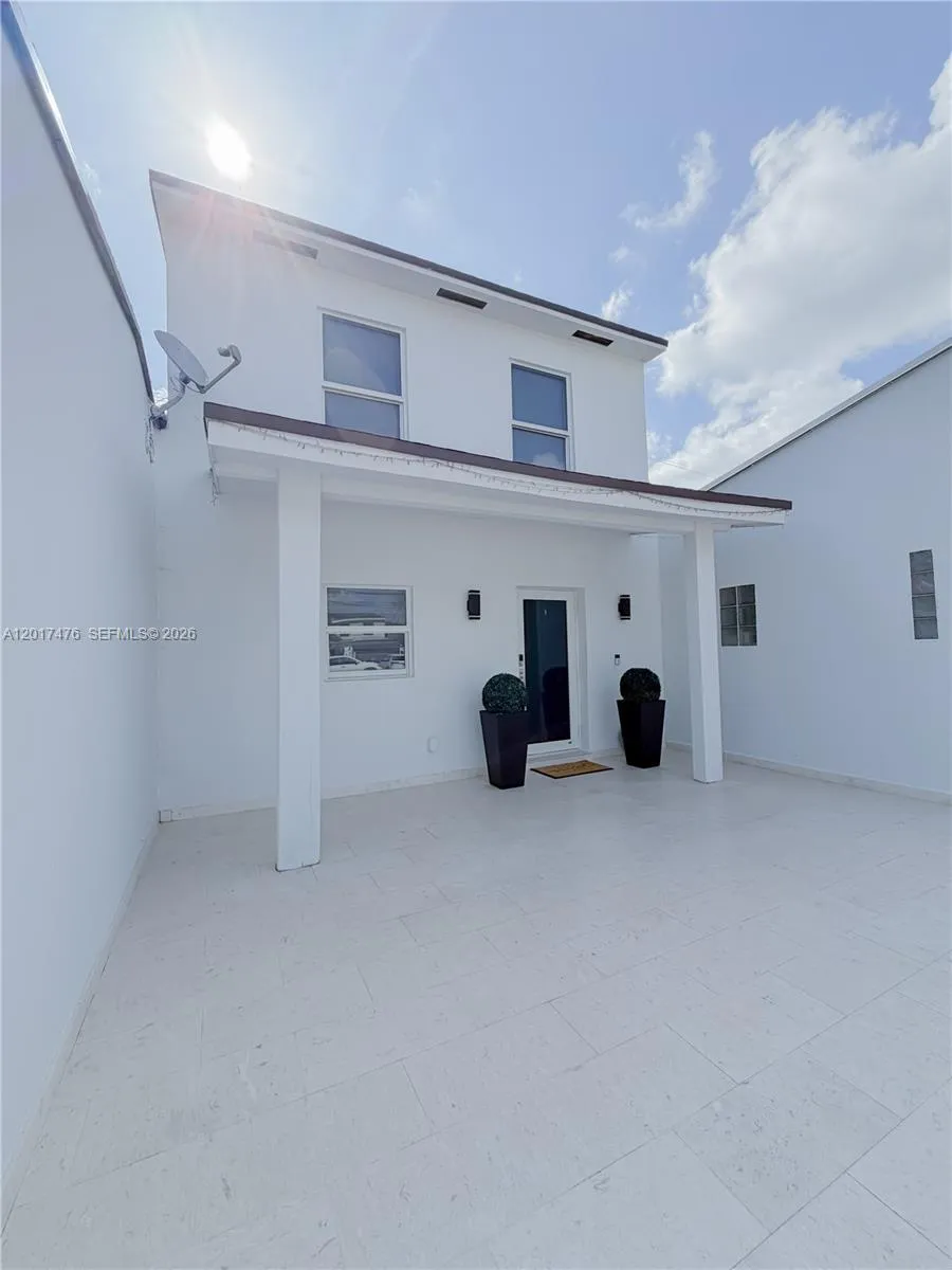 6709 W 15th Ct, Hialeah FL 33012
