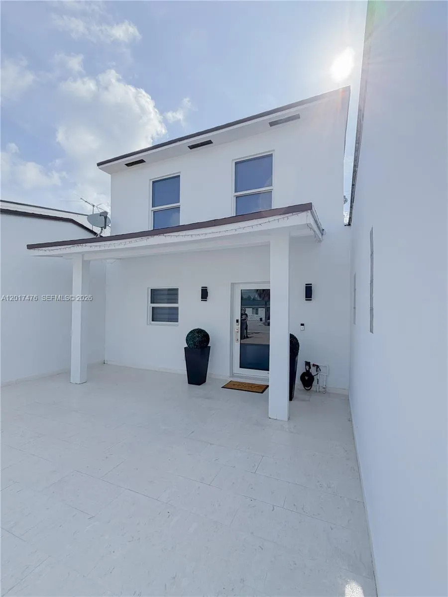 6709 W 15th Ct, Hialeah FL 33012