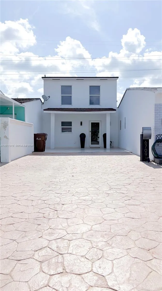 6709 W 15th Ct, Hialeah FL 33012