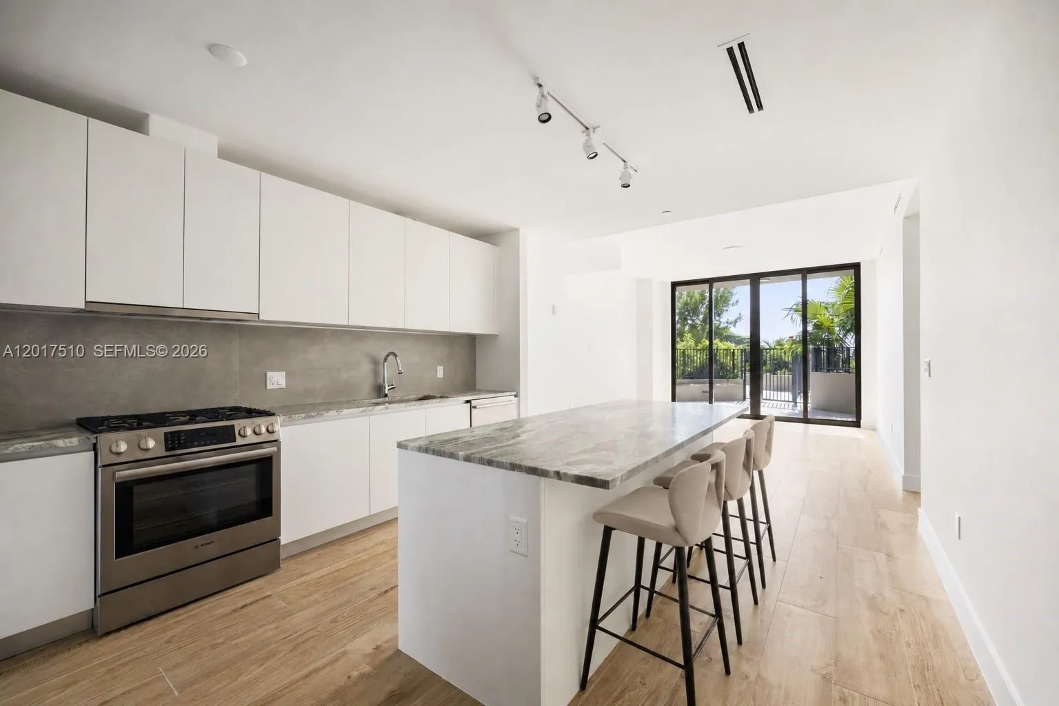 3034 Oak Ave # 203, Coconut Grove FL 33133