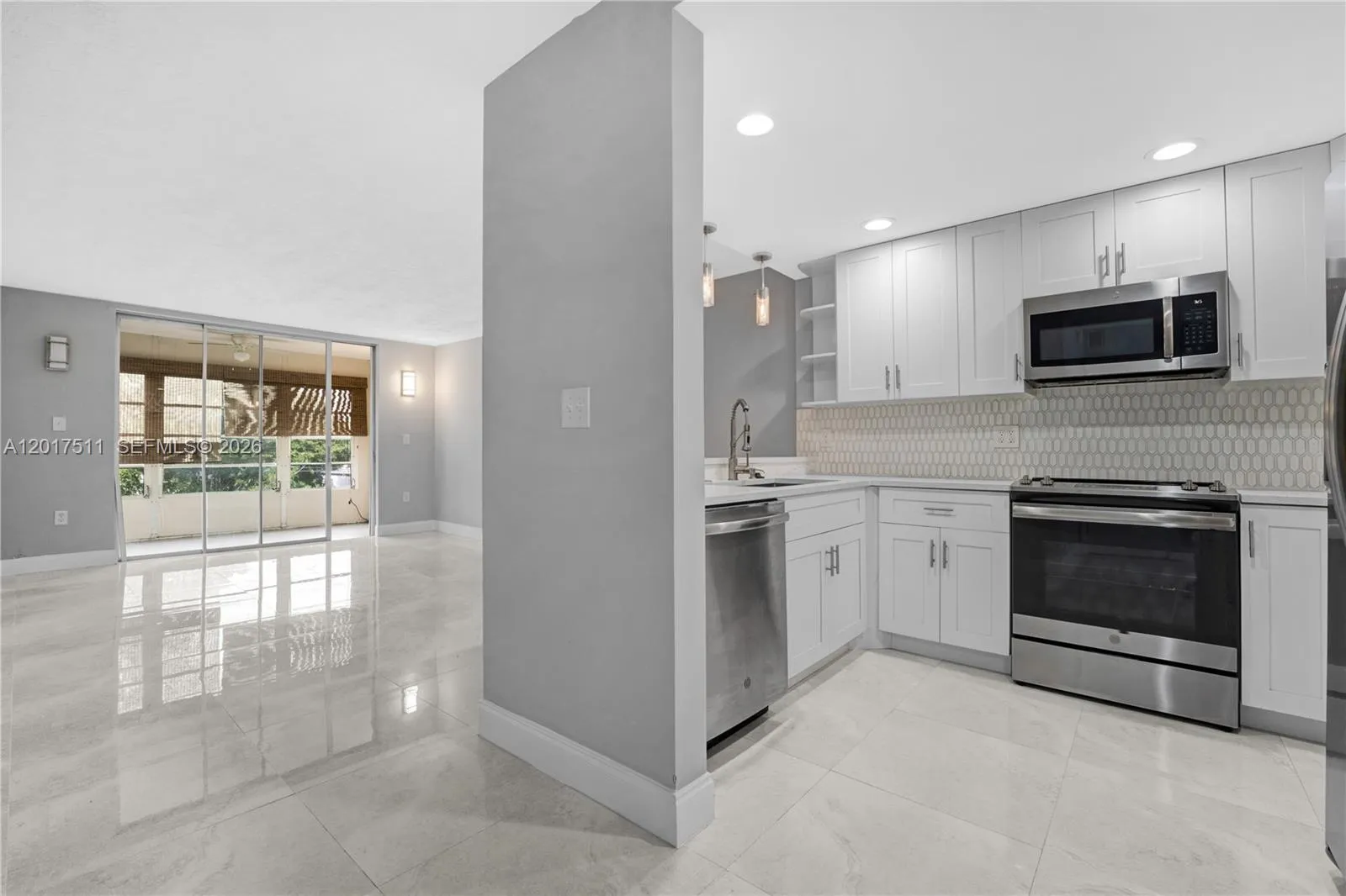 7100 NW 17th St # 305, Plantation FL 33313