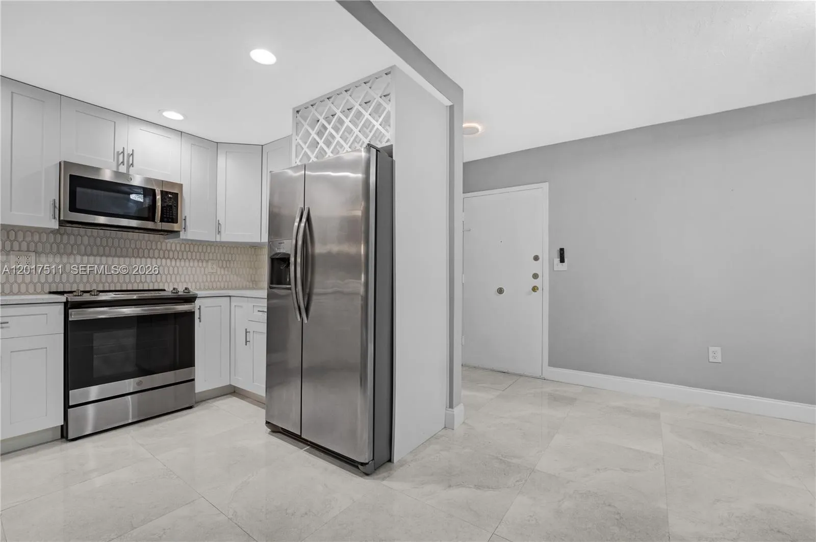 7100 NW 17th St # 305, Plantation FL 33313