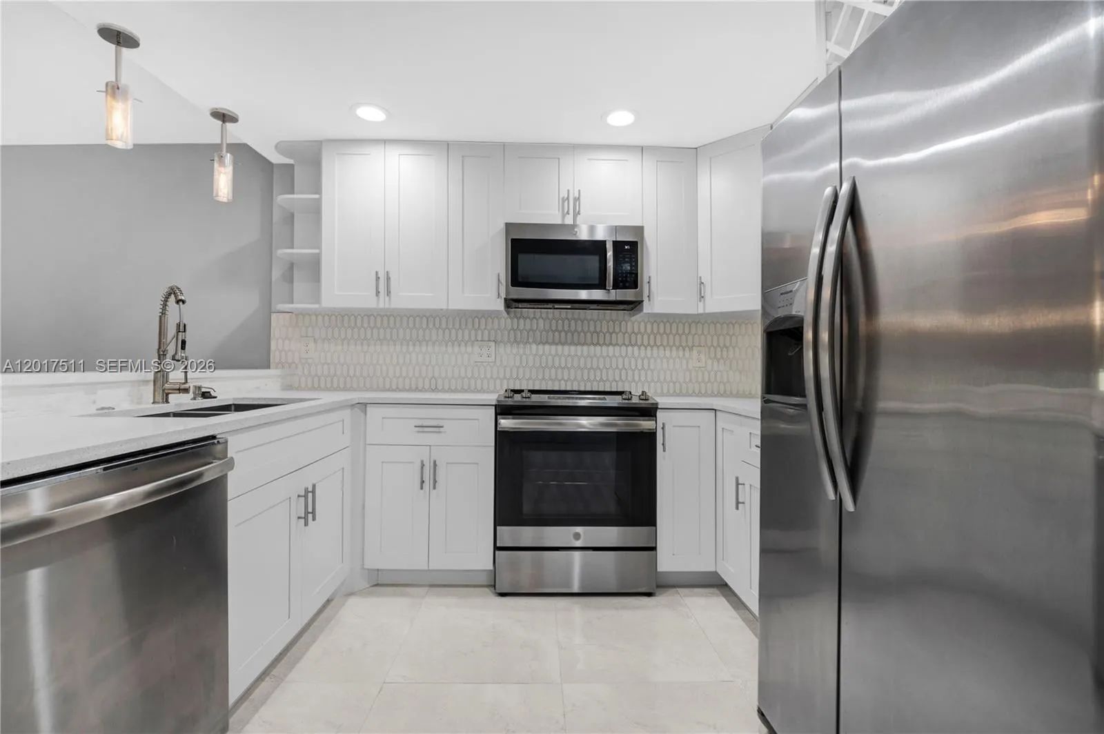 7100 NW 17th St # 305, Plantation FL 33313