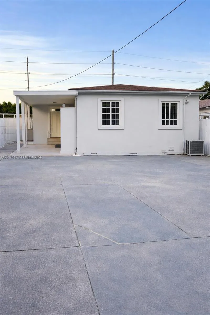 538 E 13th St, Hialeah FL 33010