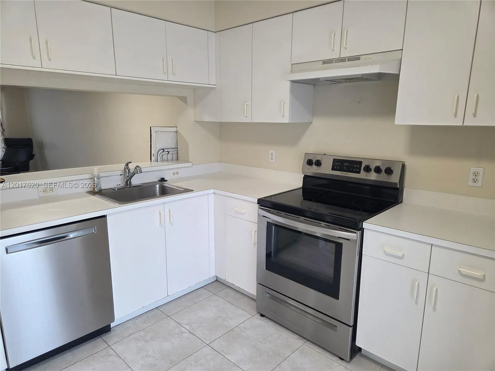 47 Simonton Cir, Weston FL 33326