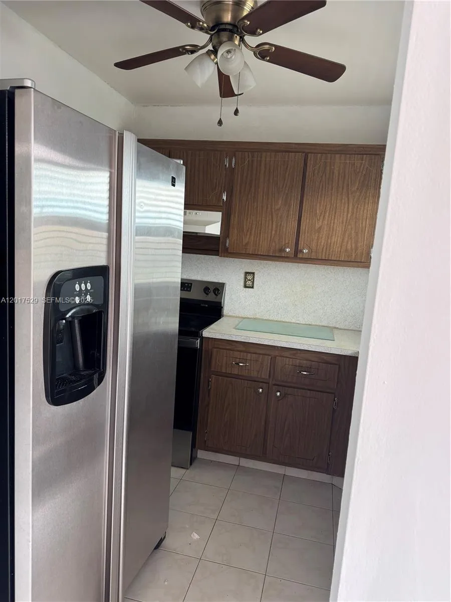 1 bedroom 1 bath for sale at 9041 Sunrise Lakes Blvd # 303, Sunrise FL 33322