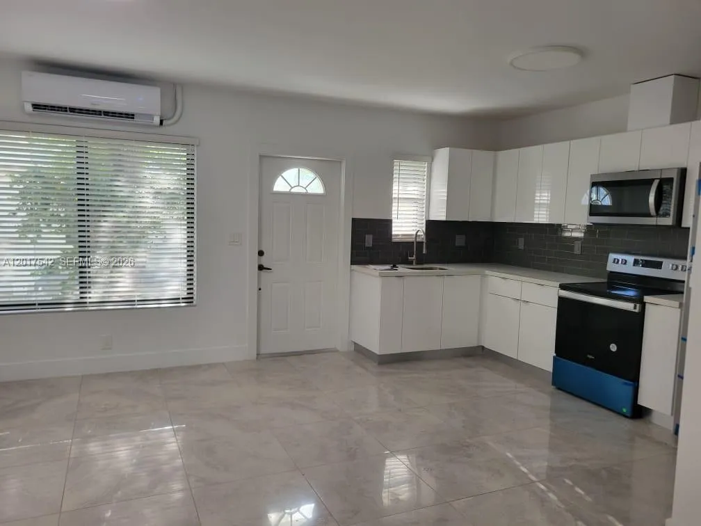 1725 Calais Dr # 6, Miami Beach FL 33141