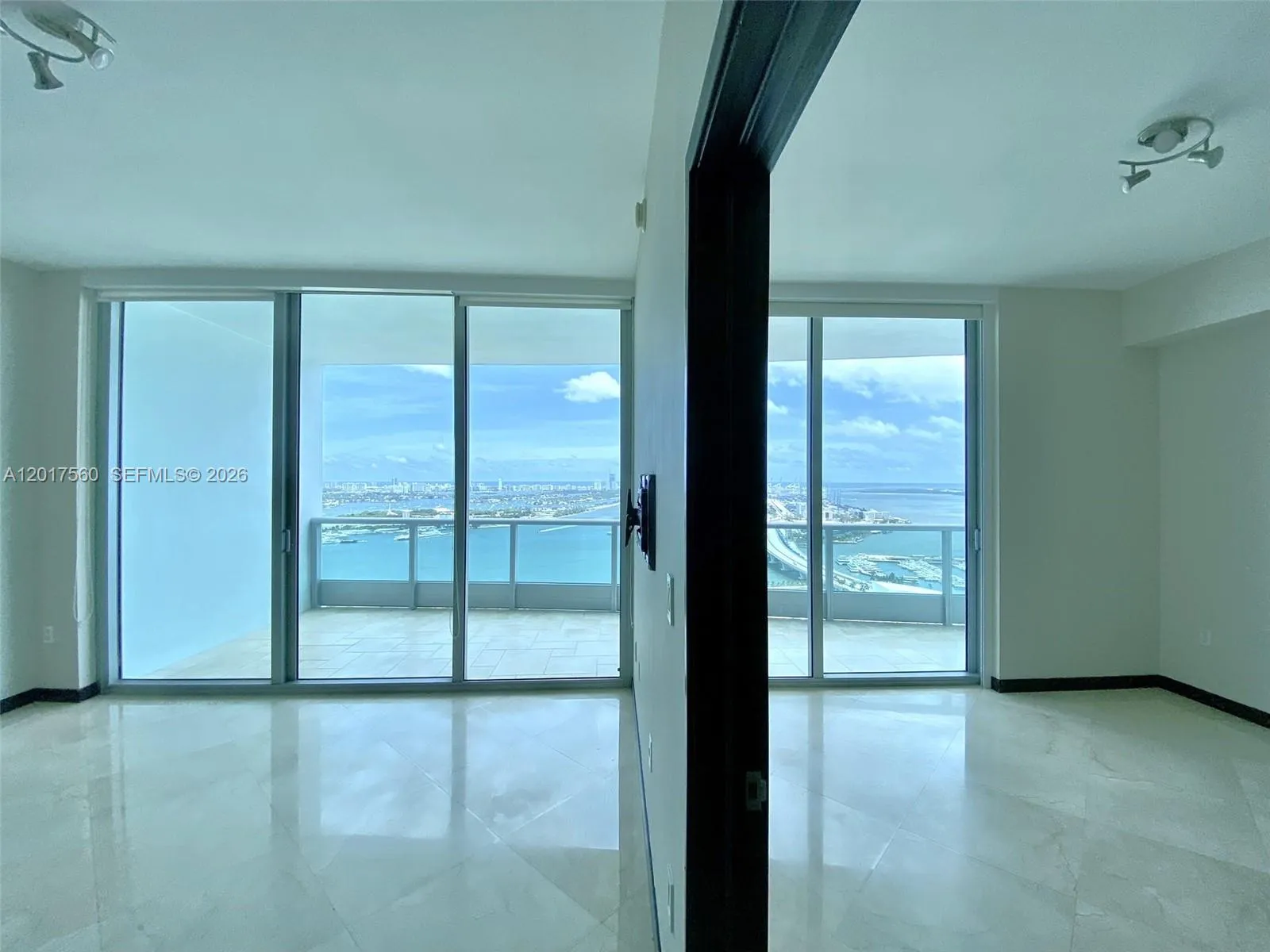 900 Biscayne Blvd # 3803, Miami FL 33132