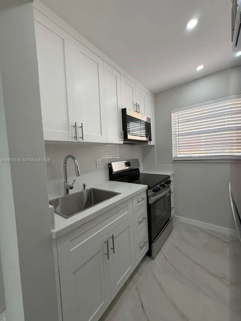 932 NW 5th St # 3, Miami FL 33128