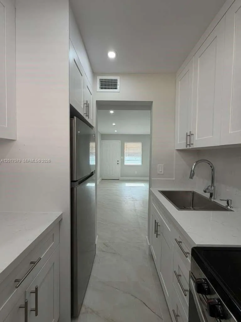 932 NW 5th St # 3, Miami FL 33128