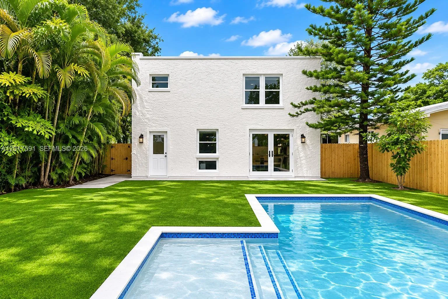 22 NE 44th St, Miami FL 33137