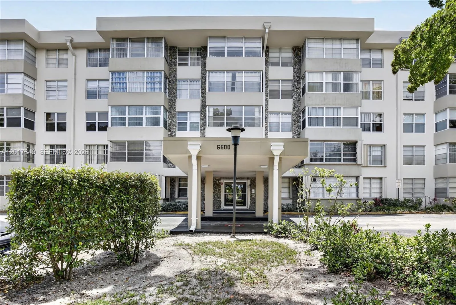 2 bedroom 2 bath for sale at 6600 Cypress Rd # 504, Plantation FL 33317
