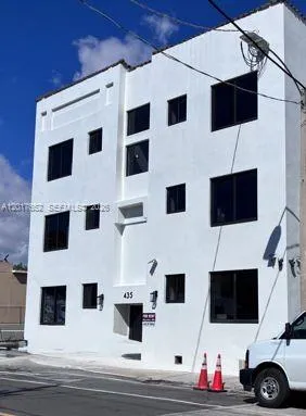 433 SW 6th St # 15, Miami FL 33130