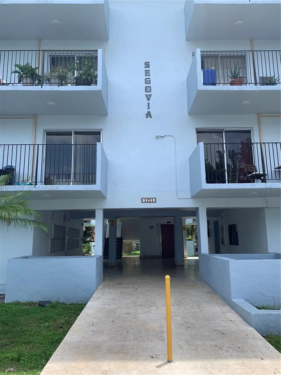 1221 SW 122nd Ave # 207, Miami FL 33184