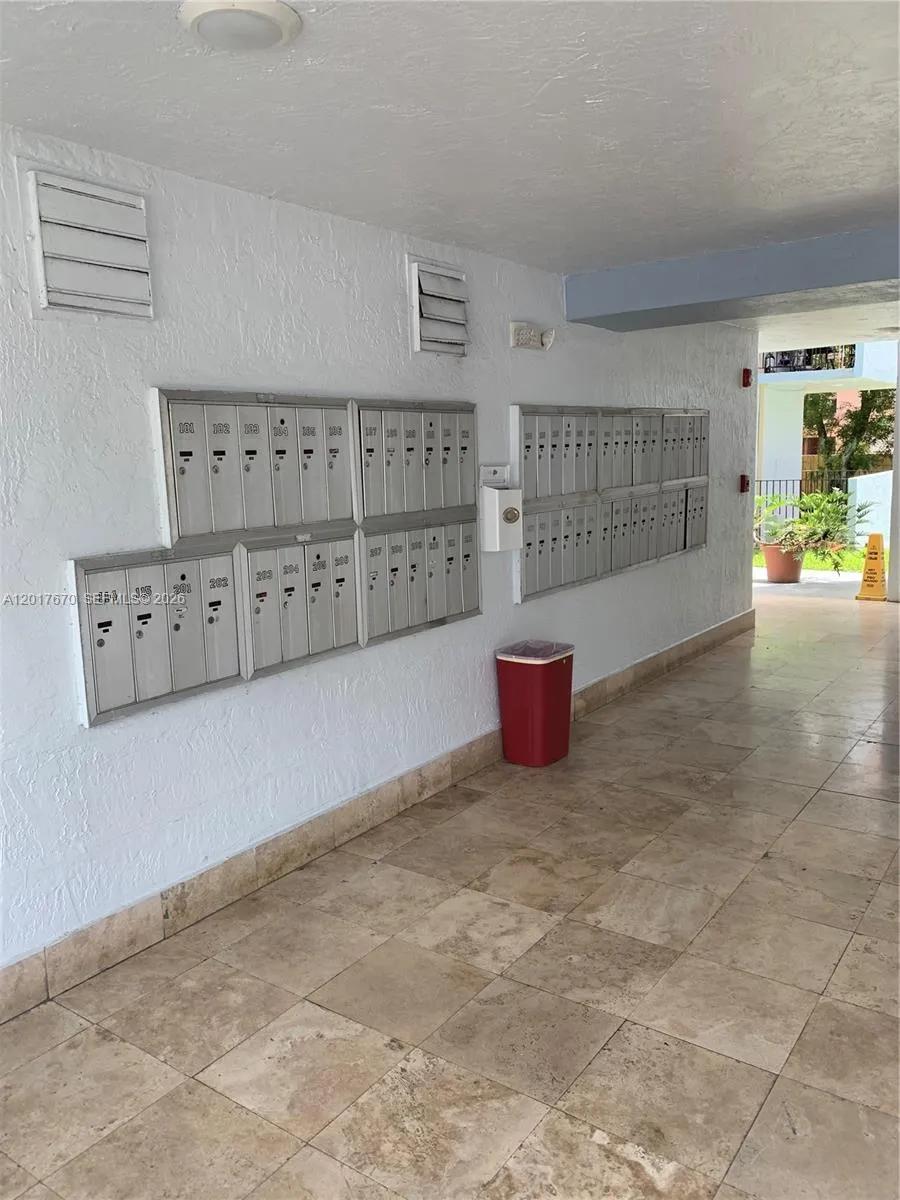 1221 SW 122nd Ave # 207, Miami FL 33184