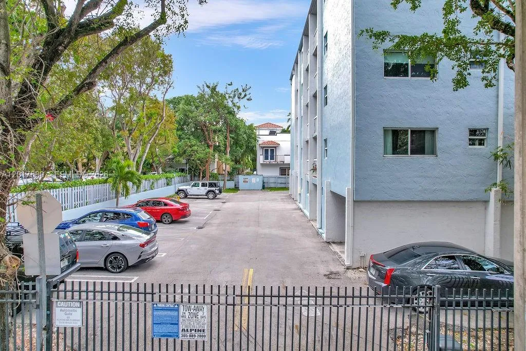 2920 SW 28th Ter # 207, Miami FL 33133