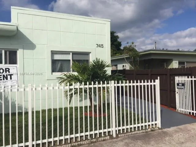 745 81st St # 3, Miami Beach FL 33141