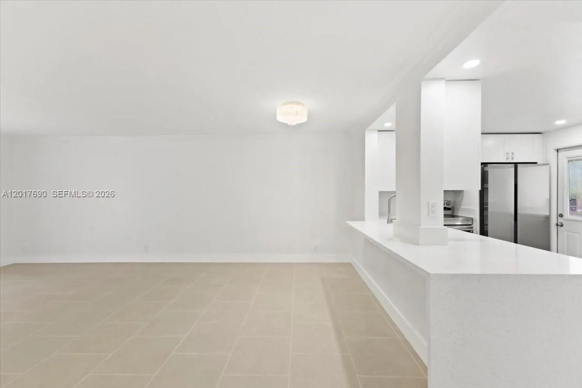 319 NE 14th Ave # 201, Hallandale Beach FL 33009