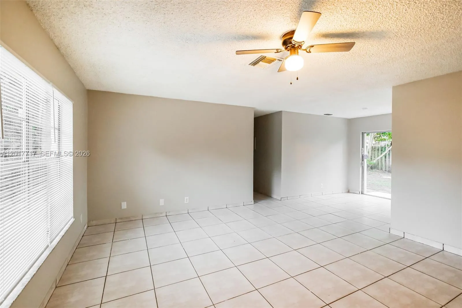 7820 SW 9th St, North Lauderdale FL 33068