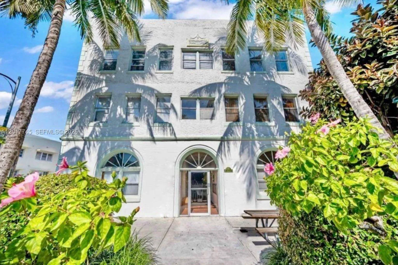 2 bedroom 2 bath for sale at 802 Euclid Ave # 302, Miami Beach FL 33139