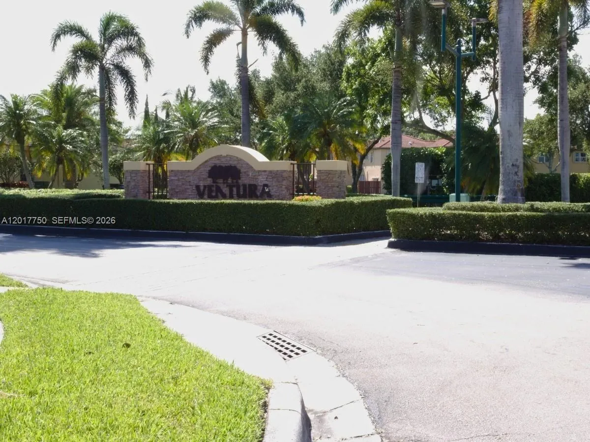 1242 NE 32nd Ave, Homestead FL 33033