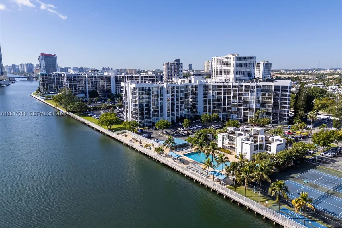 800 Parkview Dr # 906, Hallandale Beach FL 33009