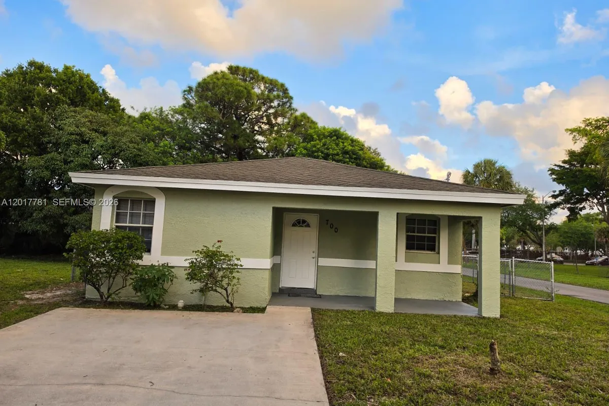 700 NW 19th Ter, Fort Lauderdale FL 33311