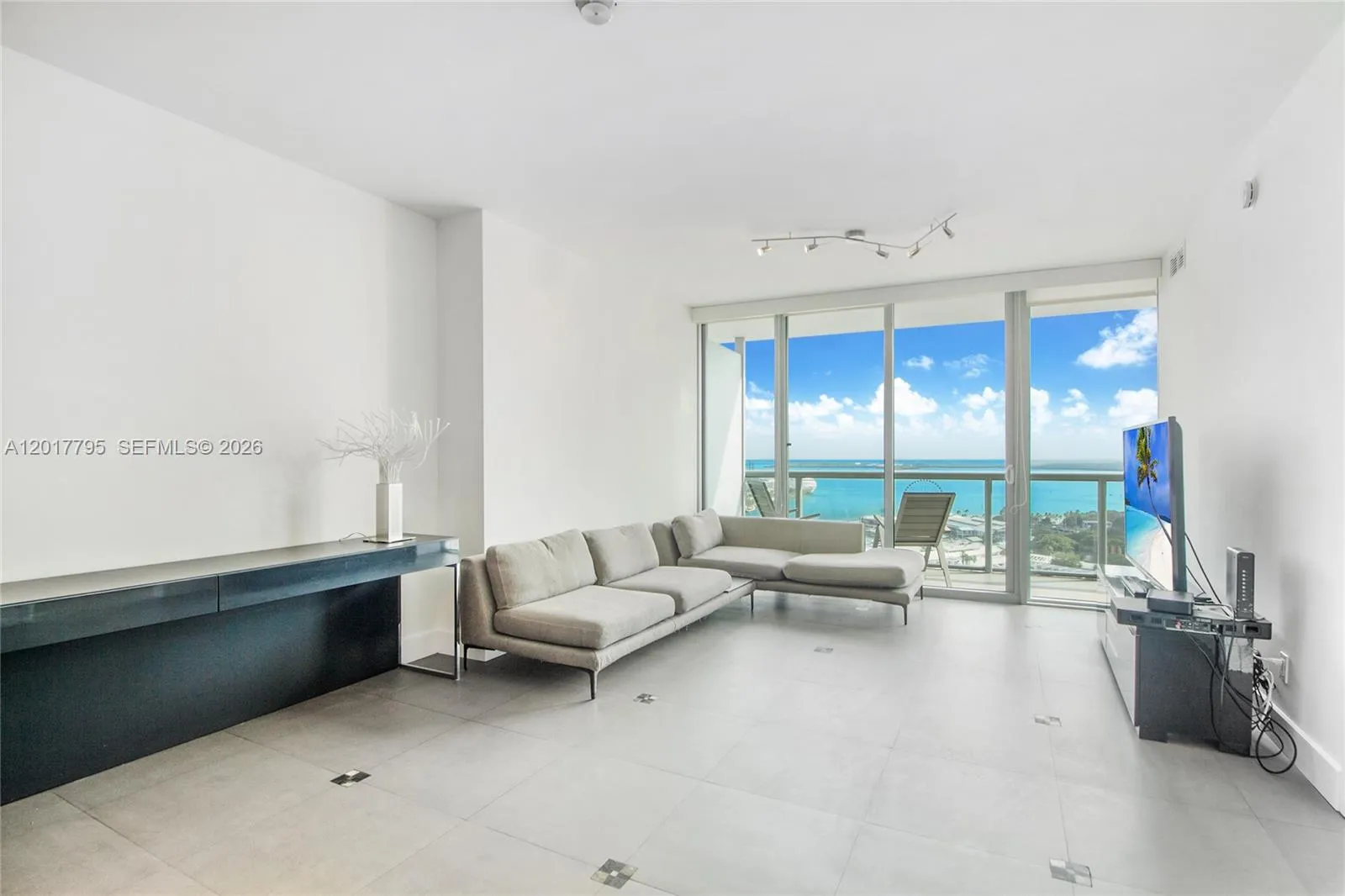 888 Biscayne Blvd # 2705, Miami FL 33132