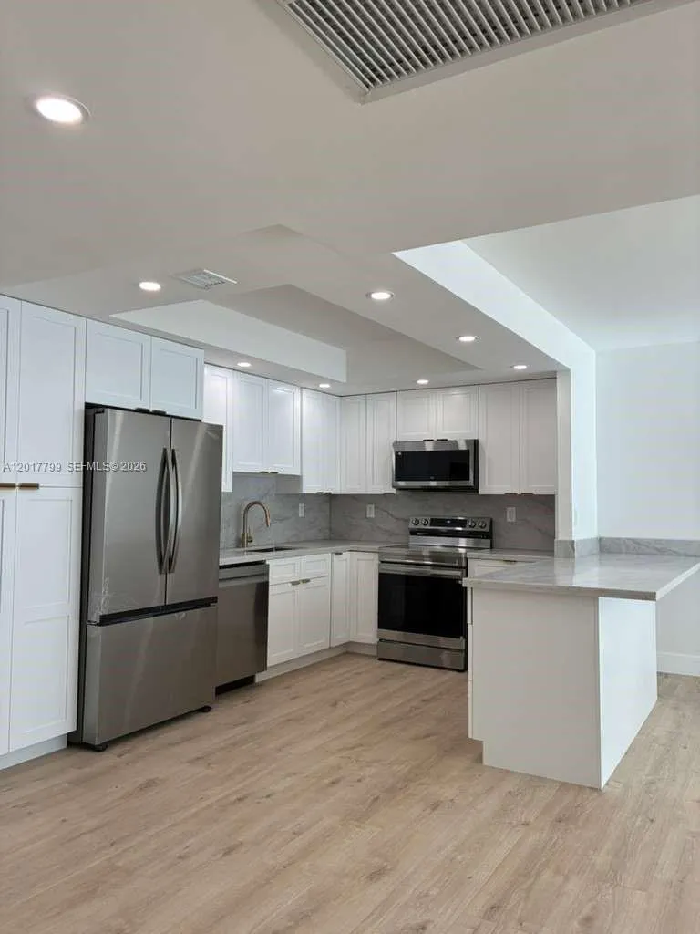 19390 Collins Ave # 520, Sunny Isles Beach FL 33160