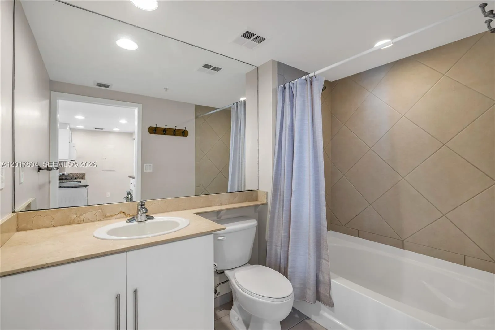 335 S Biscayne Blvd # 2706, Miami FL 33131