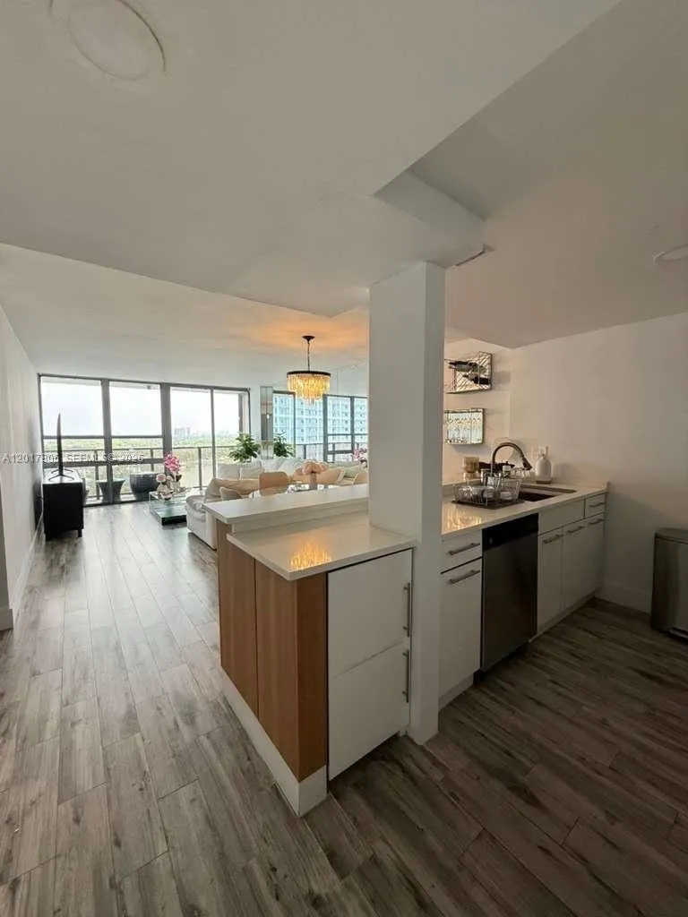 600 NE 36th St # 1610, Miami FL 33137