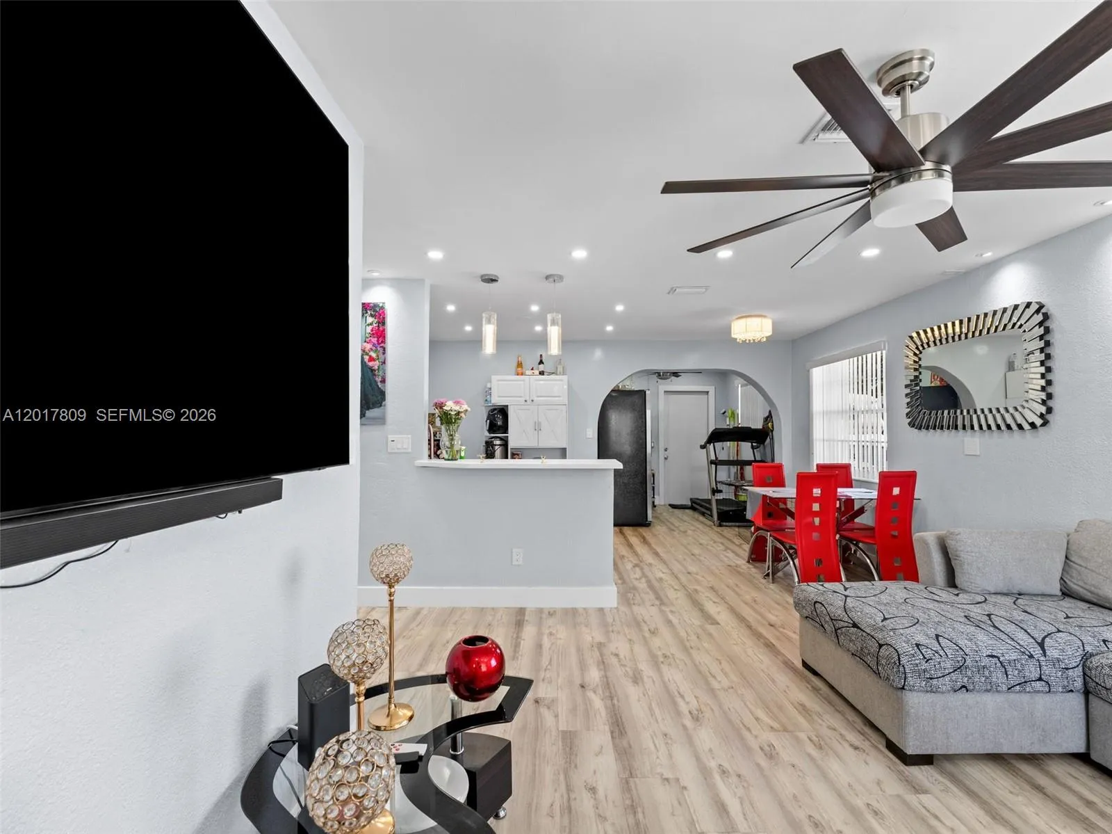 6432 Perry St, Hollywood FL 33024