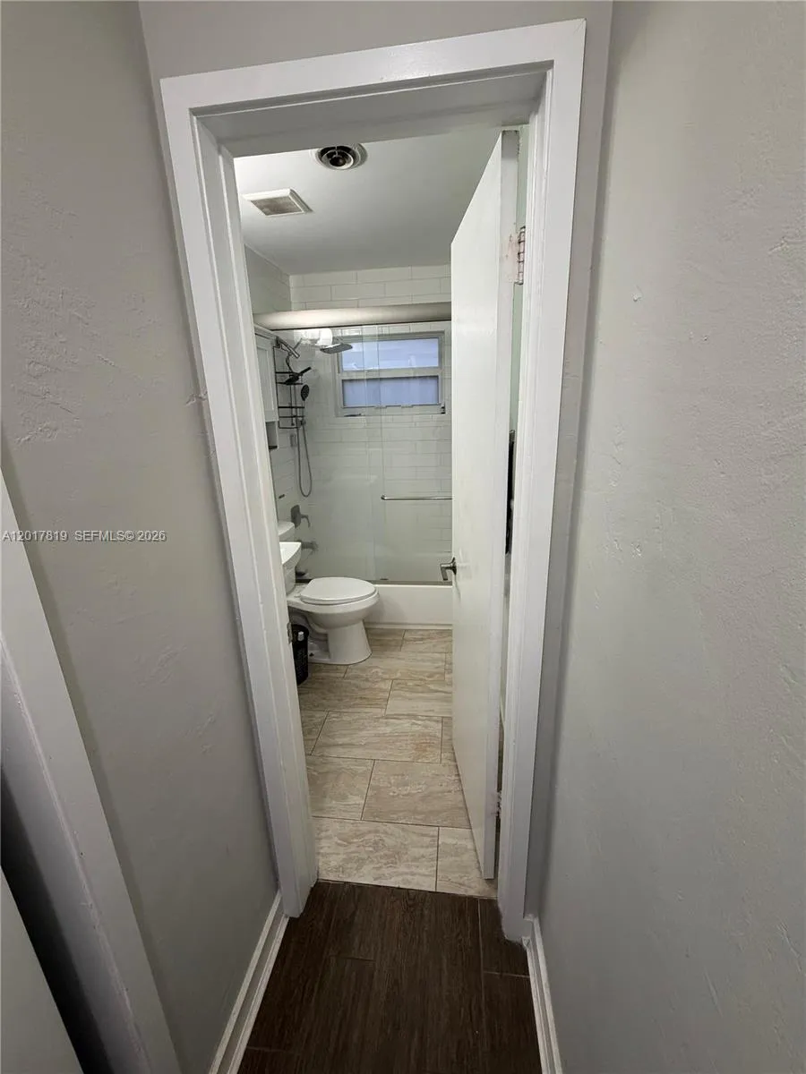 2591 NE 55TH CT # 202, Fort Lauderdale FL 33308