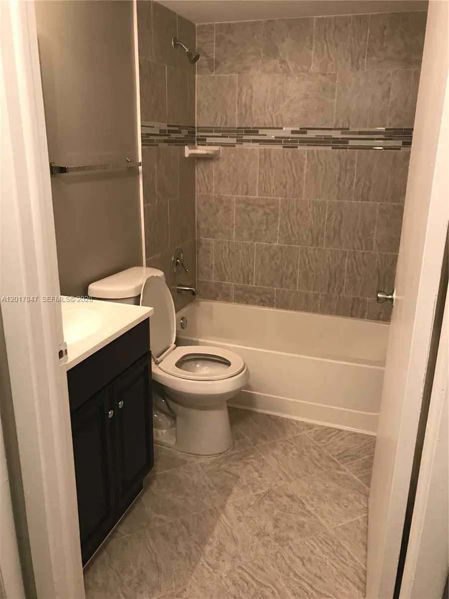 7235 NW 179th St # 101, Hialeah FL 33015