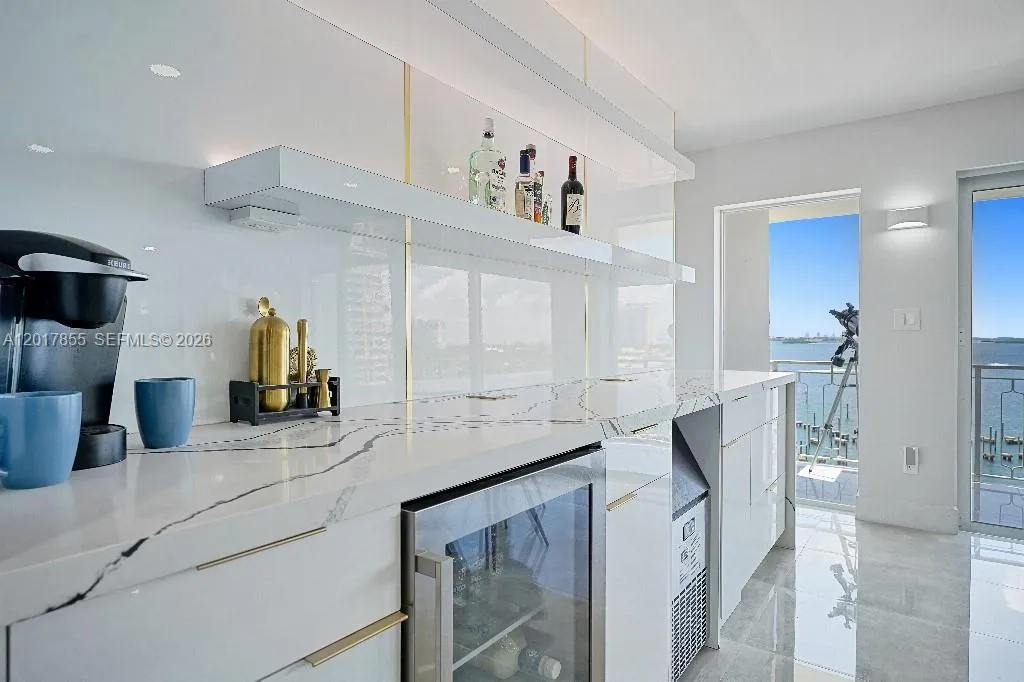 11111 Biscayne Blvd # 7E, Miami FL 33181
