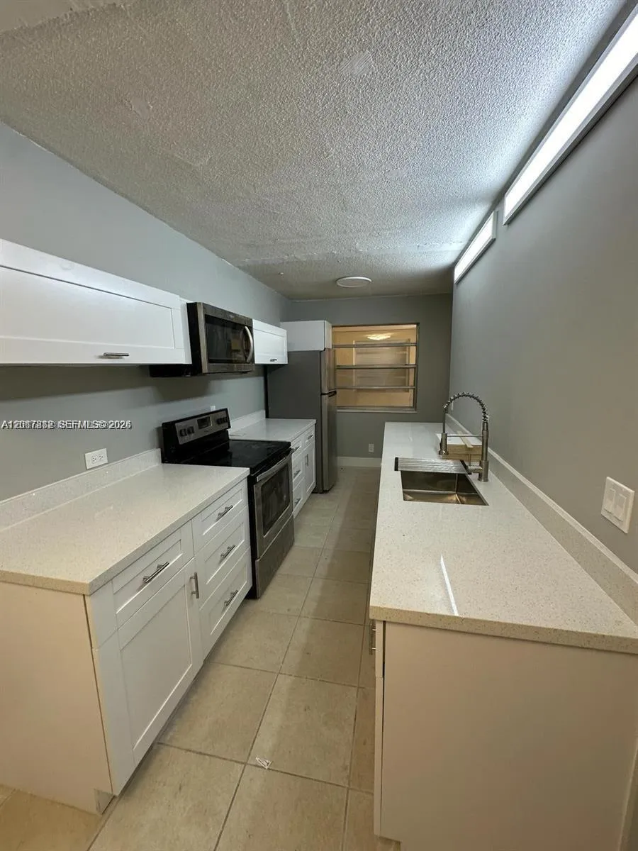 1100 NE 1st Ct # 201, Hallandale Beach FL 33009