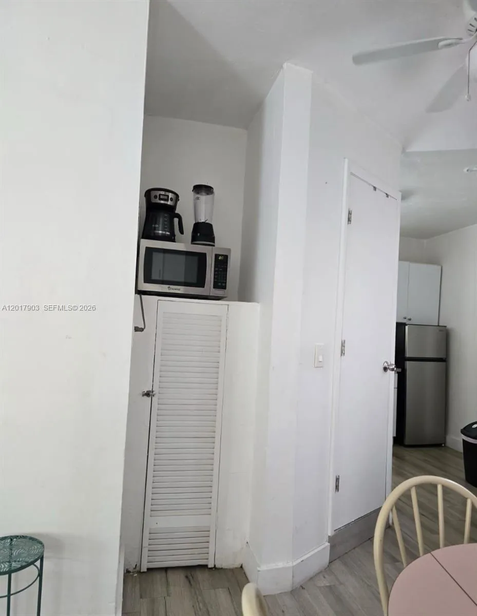 109 SE 9th St # 6, Hallandale Beach FL 33009