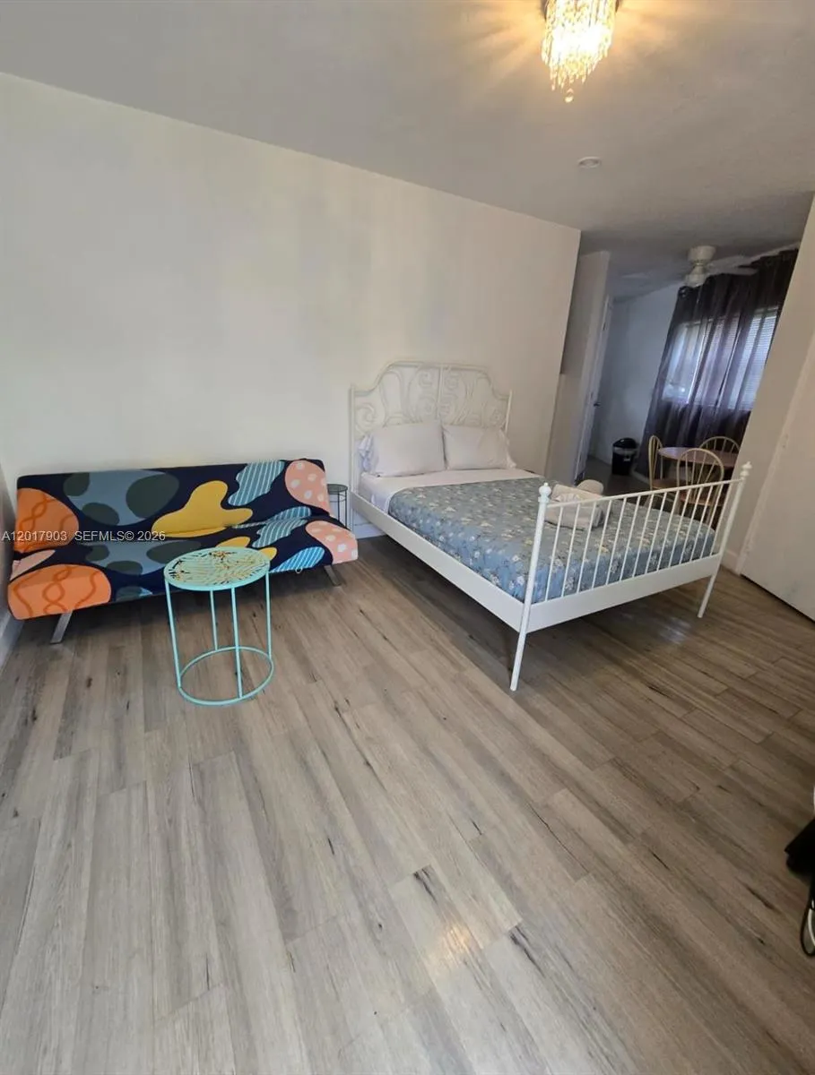 109 SE 9th St # 6, Hallandale Beach FL 33009