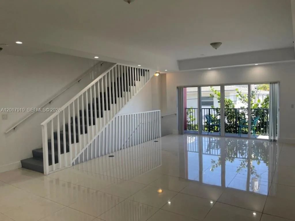 1813 Madison St # 6, Hollywood FL 33020
