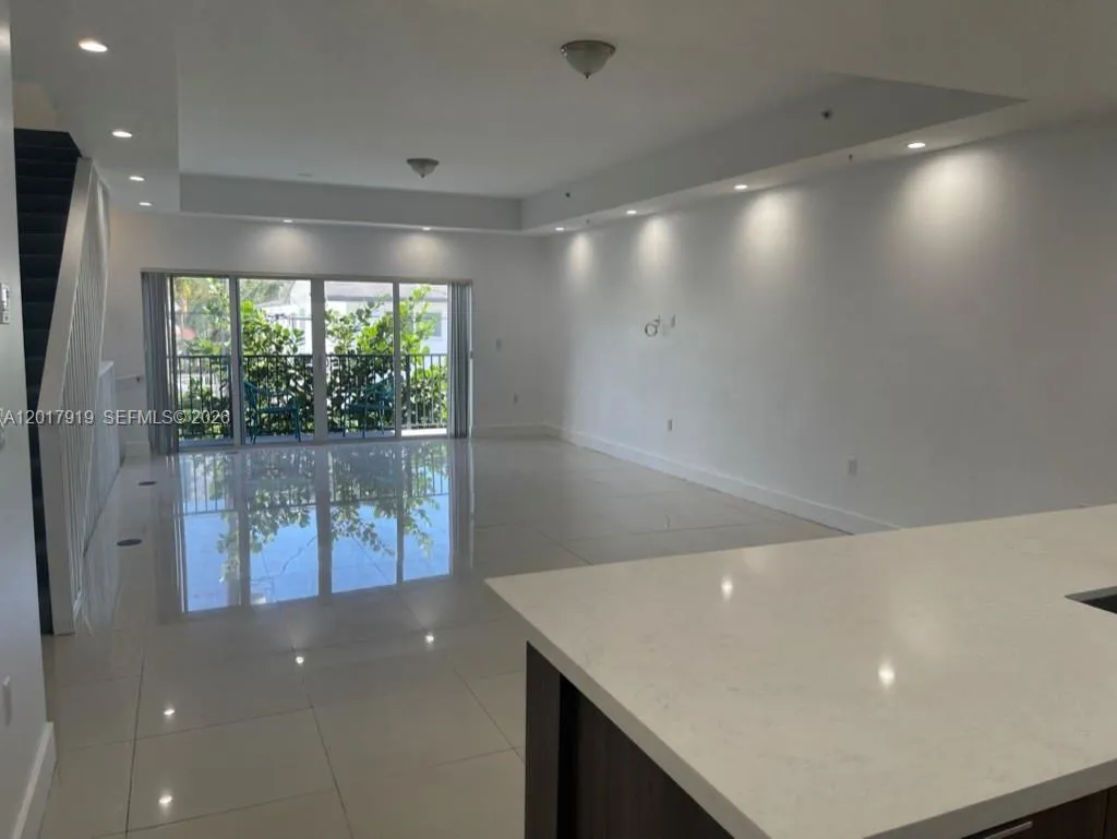 1813 Madison St # 6, Hollywood FL 33020