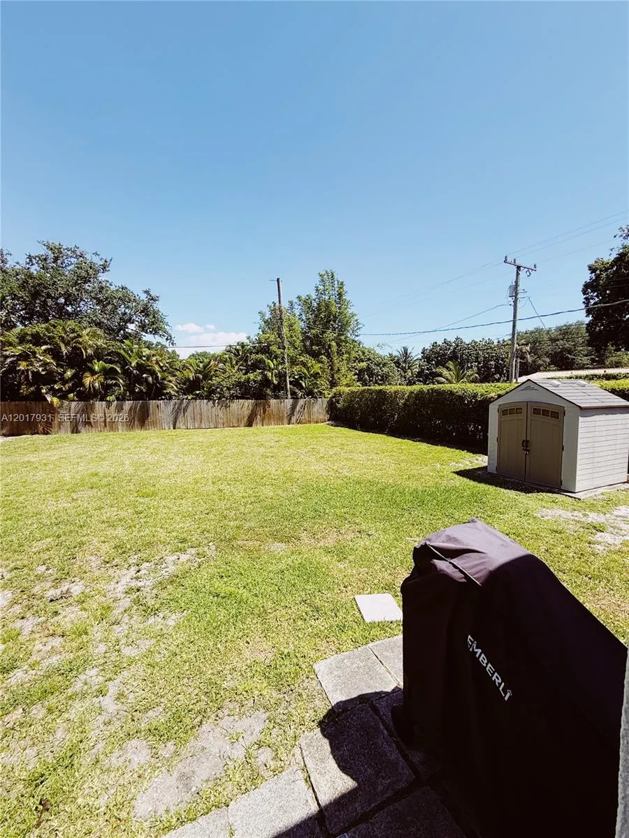 1075 NE 120th St, Biscayne Park FL 33161
